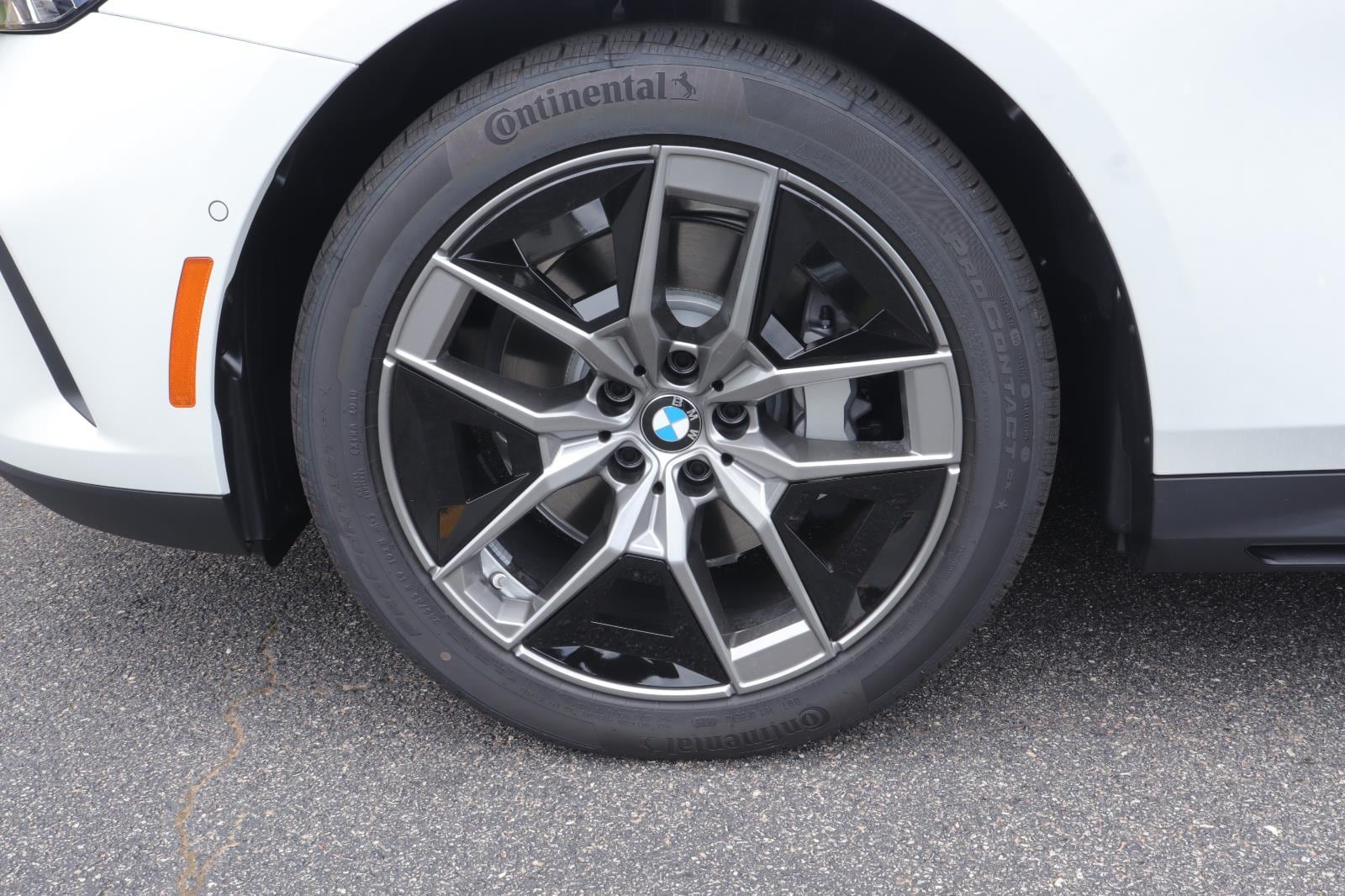 2027 BMW 5 Series 530i - Photo 37