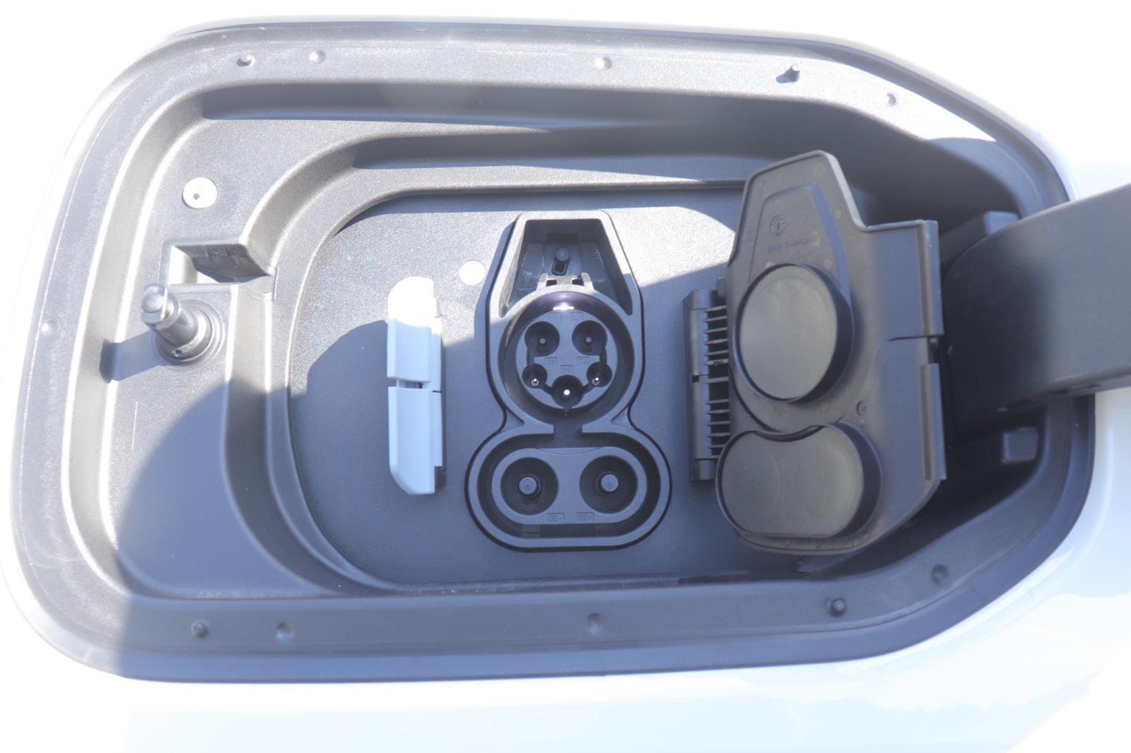 2026 BMW iX 60 - Photo 11