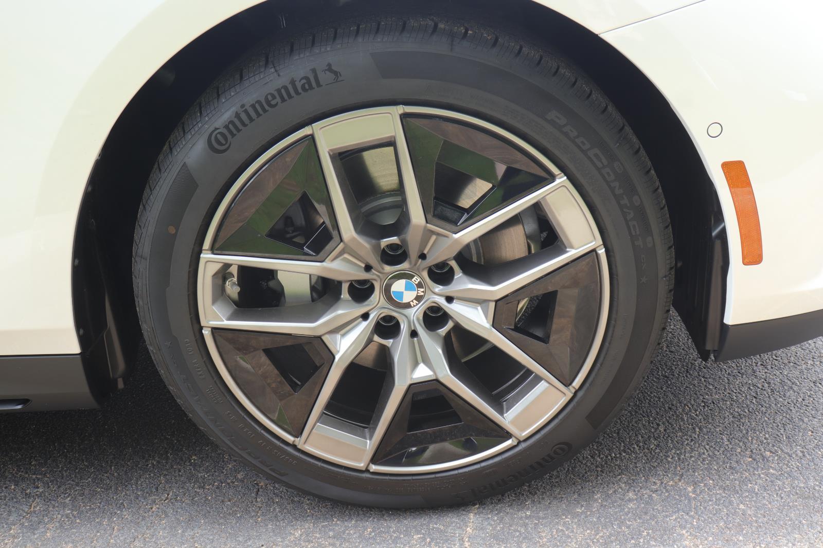 2027 BMW 5 Series 530i - Photo 39