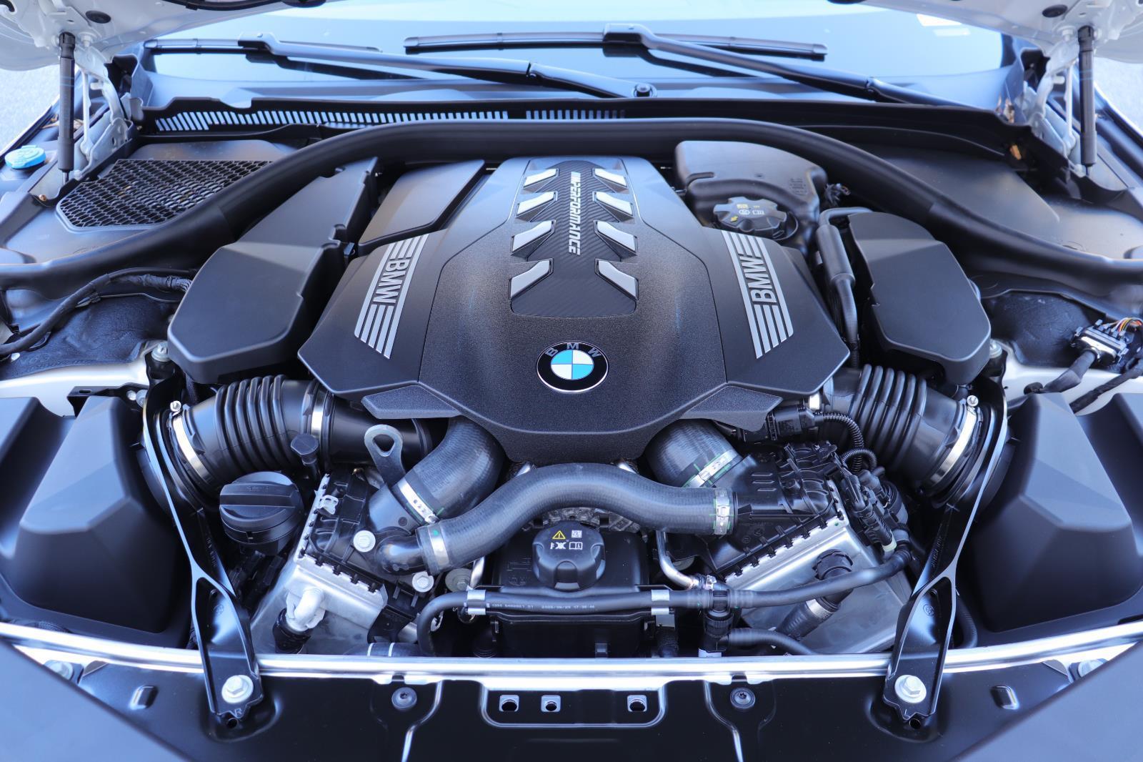 2026 BMW 8 Series M850i - Photo 37