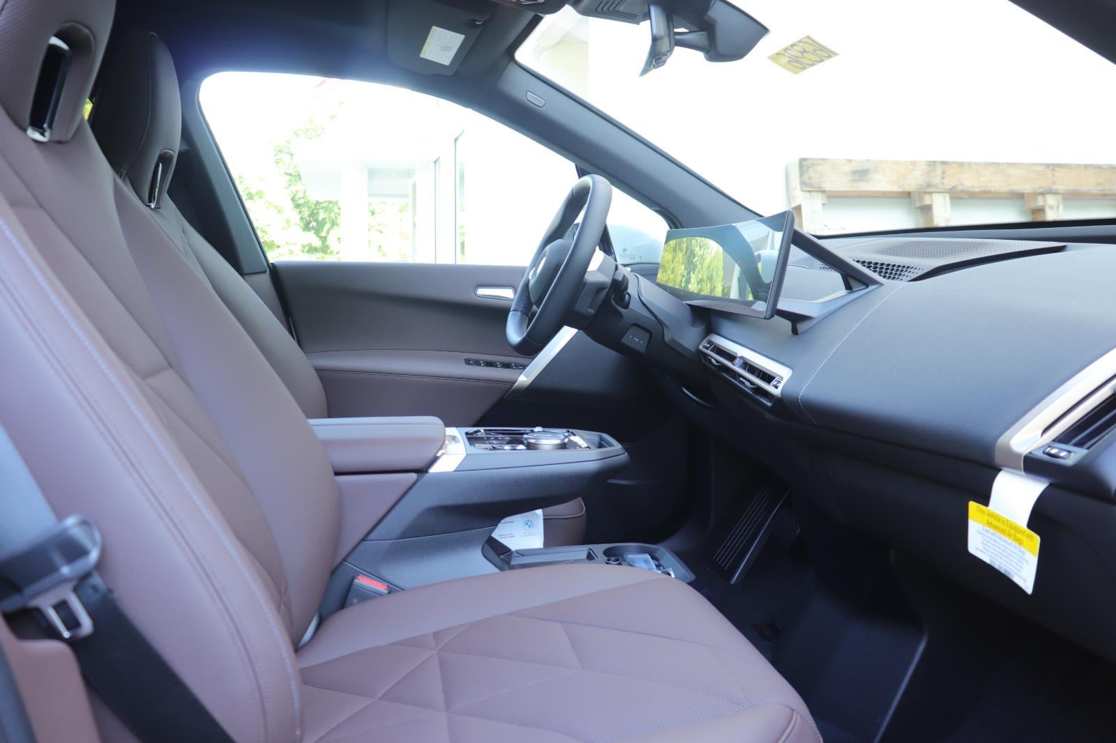 2026 BMW iX 60 - Photo 19