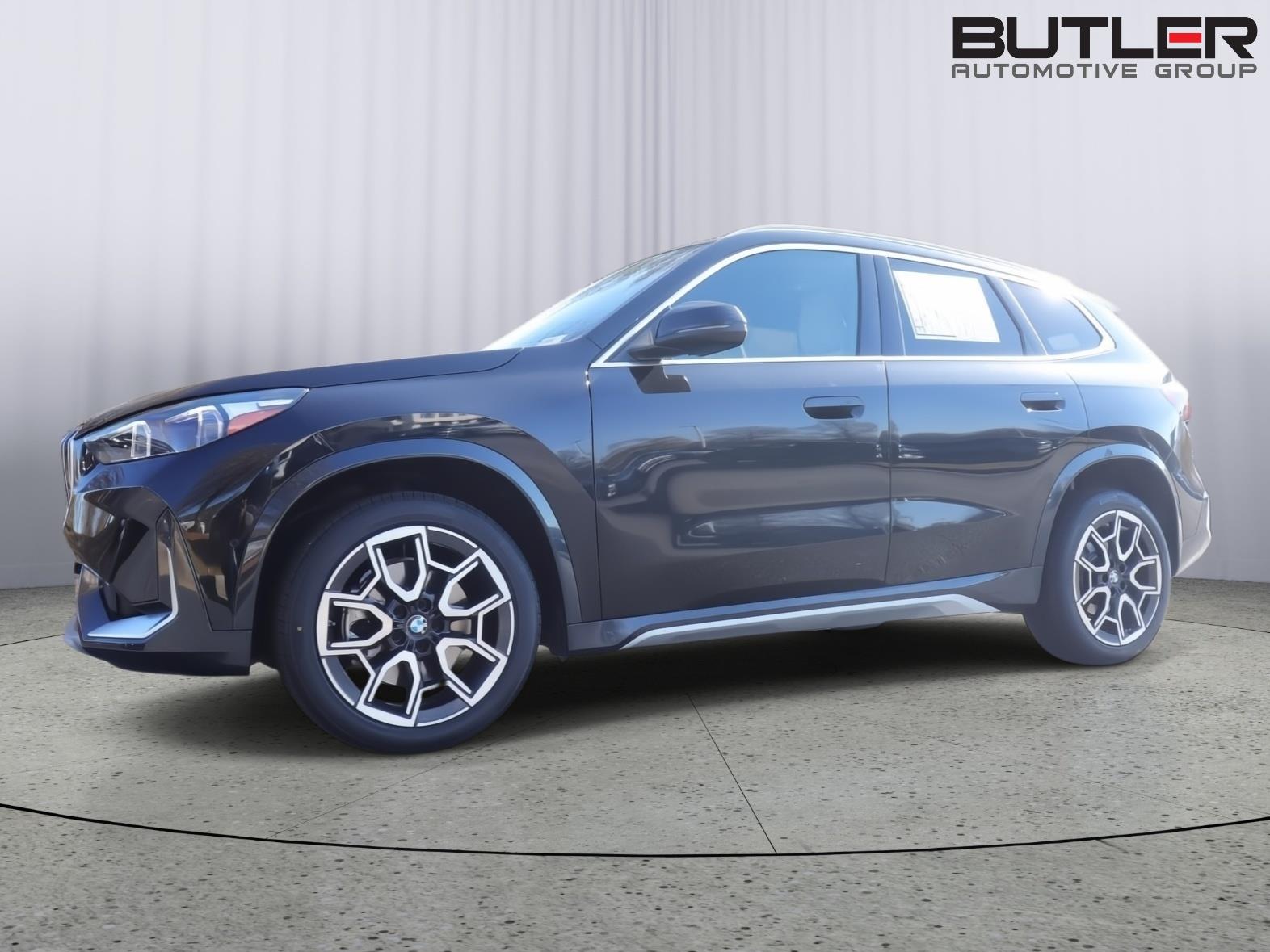 2025 BMW X1 28i's photo