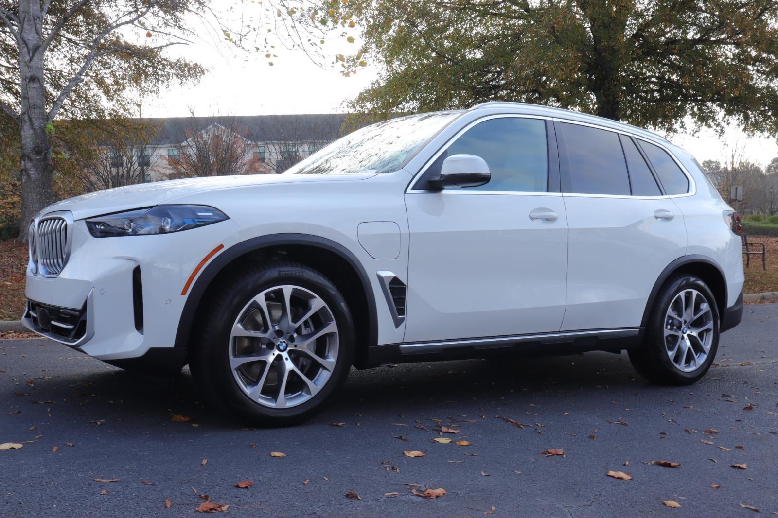 2026 BMW X5 50e's photo