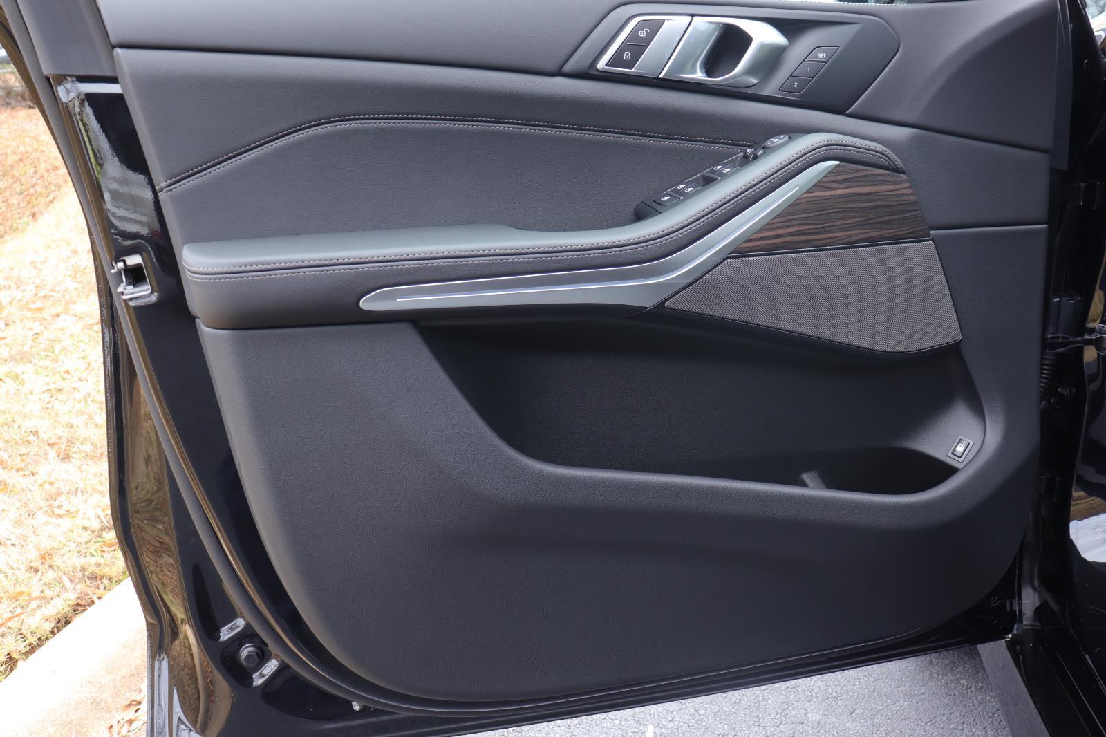 2026 BMW X5 50e - Photo 9