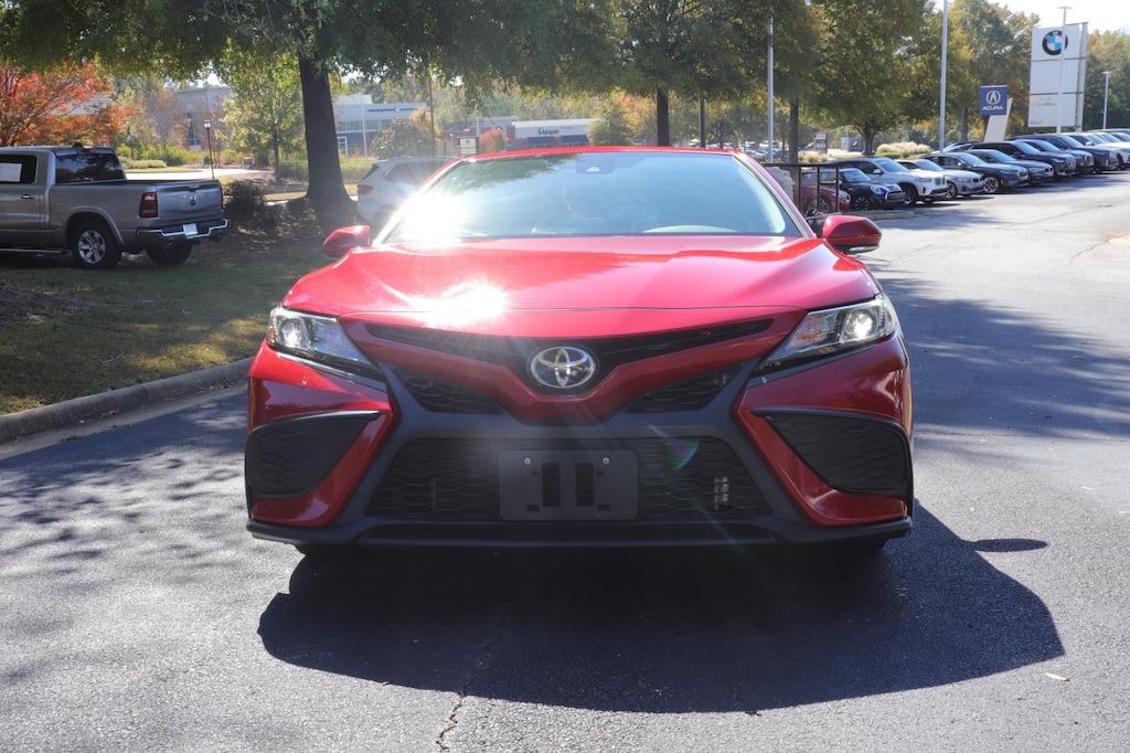 2021 Toyota Camry SE photo 3