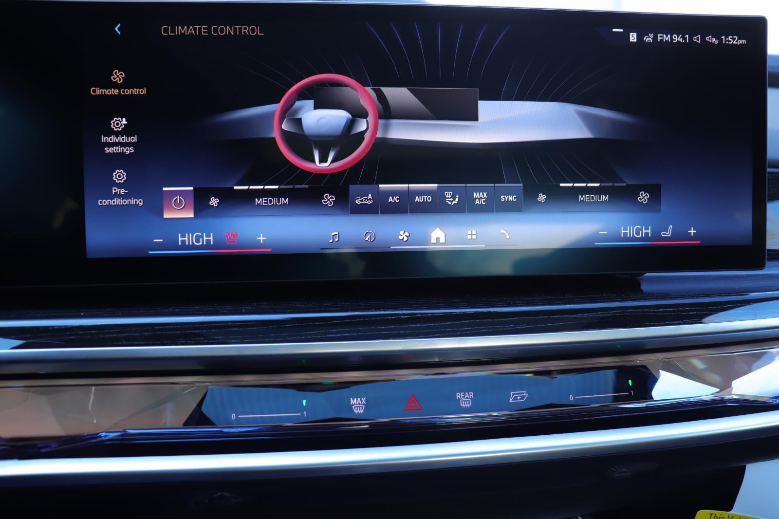 2026 BMW 7 Series 760i - Photo 31