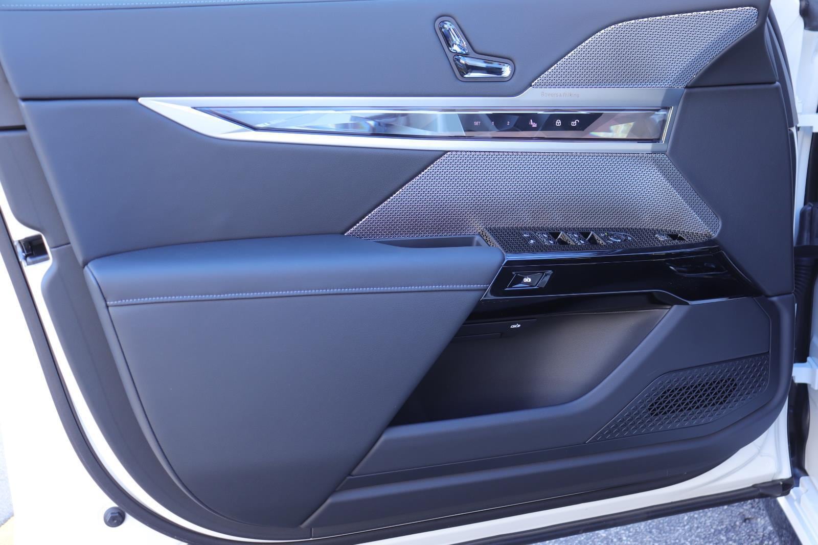 2026 BMW 7 Series 760i - Photo 12