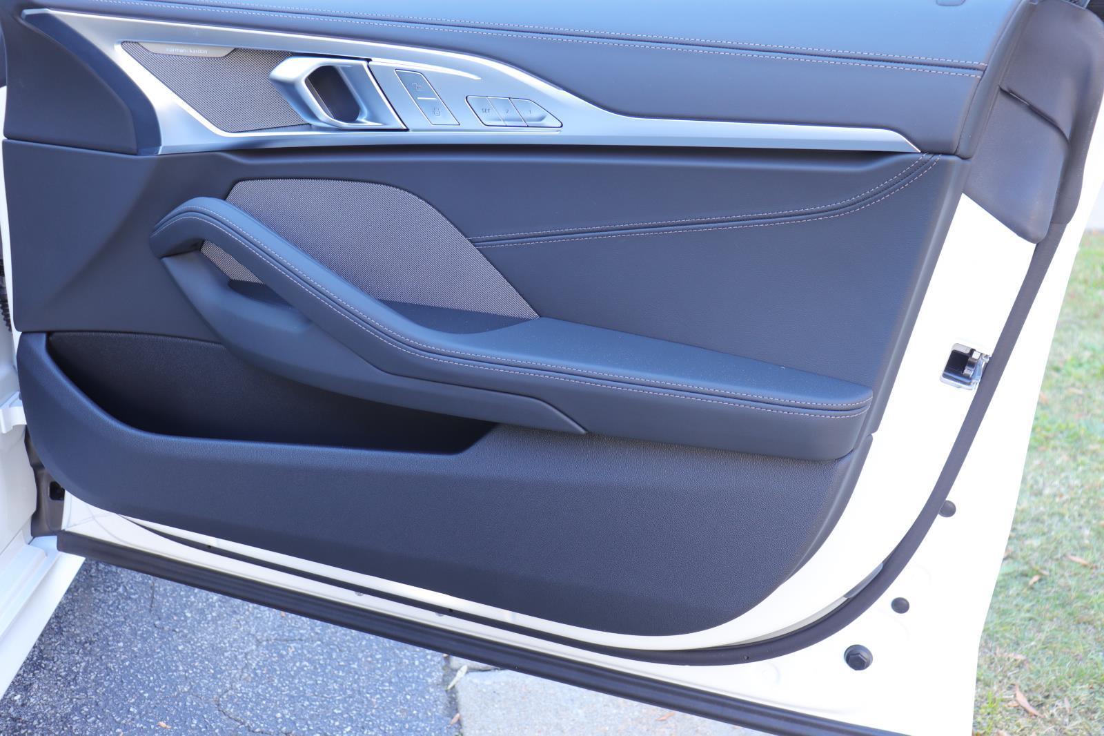 2026 BMW 8 Series M850i - Photo 18