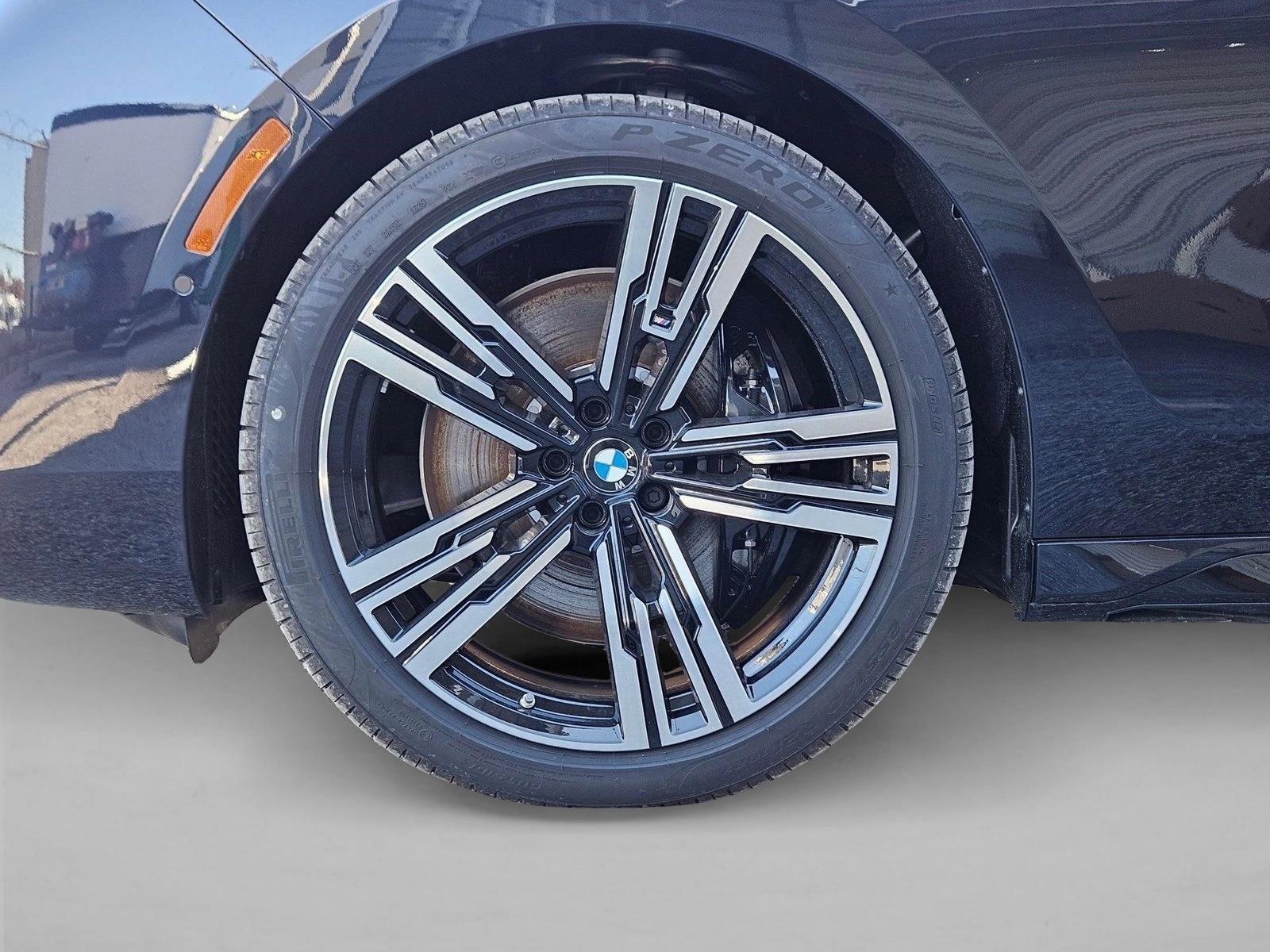 2025 BMW 7 Series 760i - Photo 9