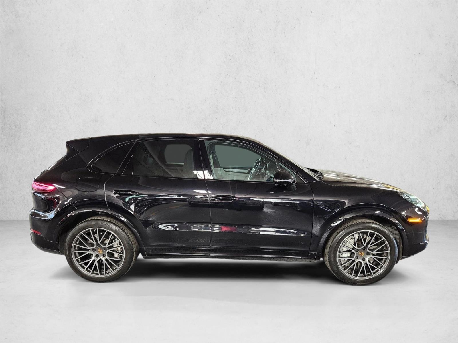 2021 Porsche Cayenne Turbo photo 2
