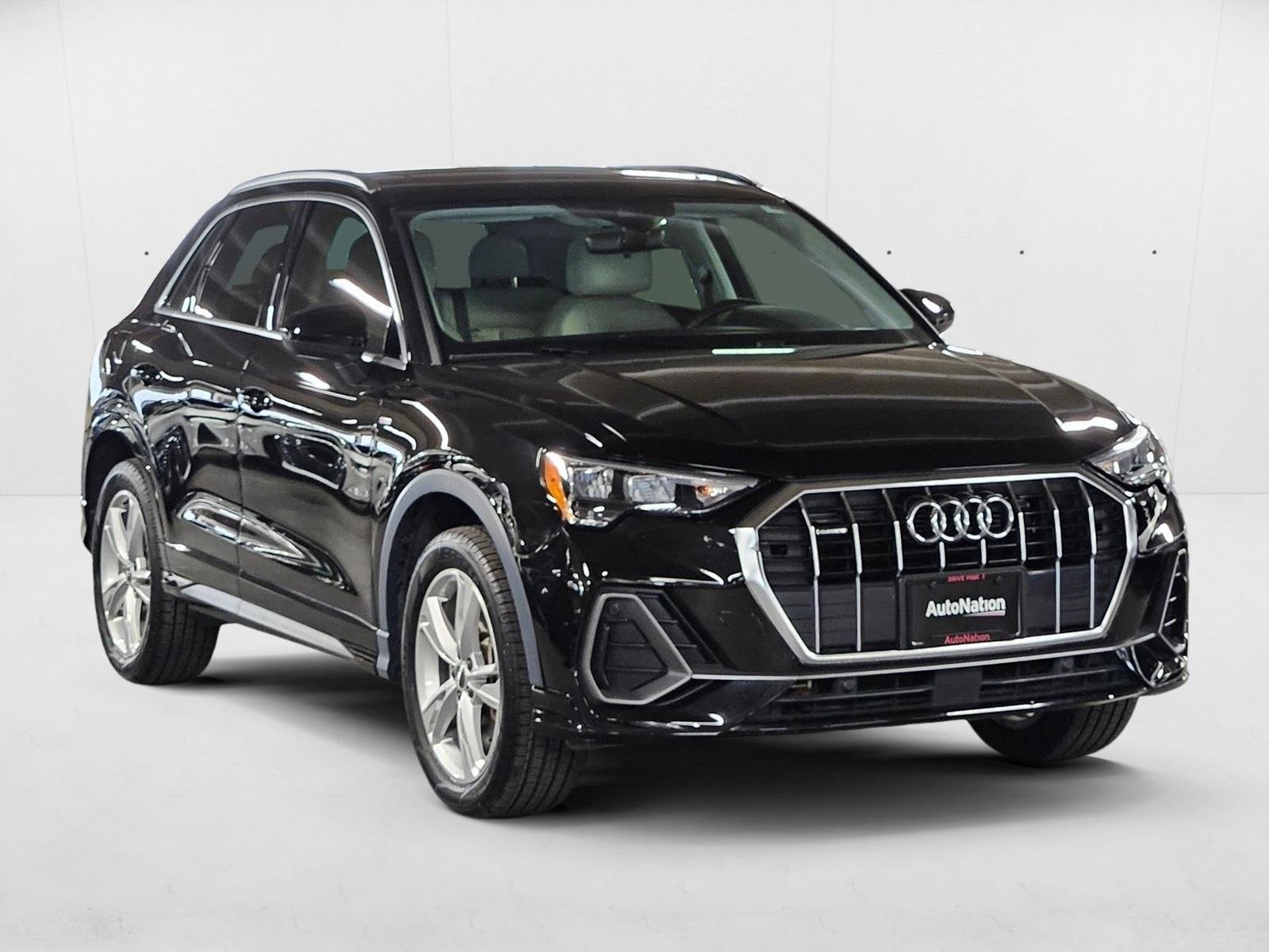 2020 Audi Q3 45 TFSI S line Premium photo 3