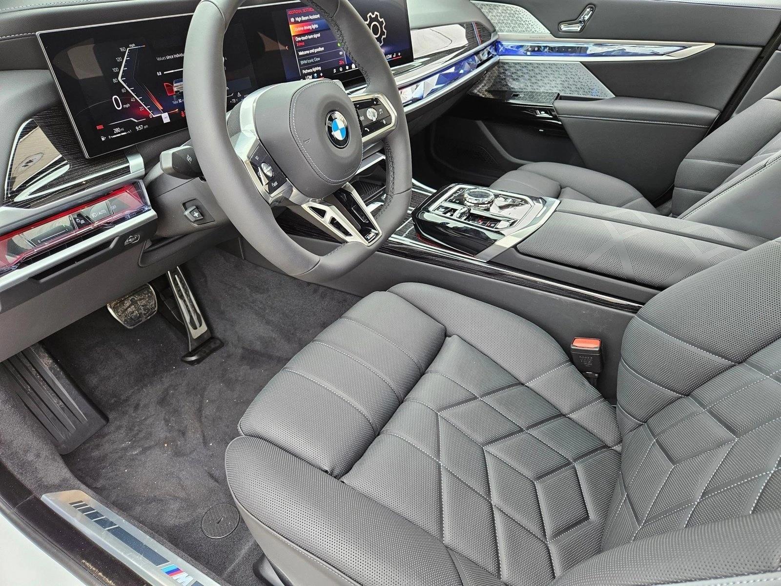 2025 BMW 7 Series 760i - Photo 9