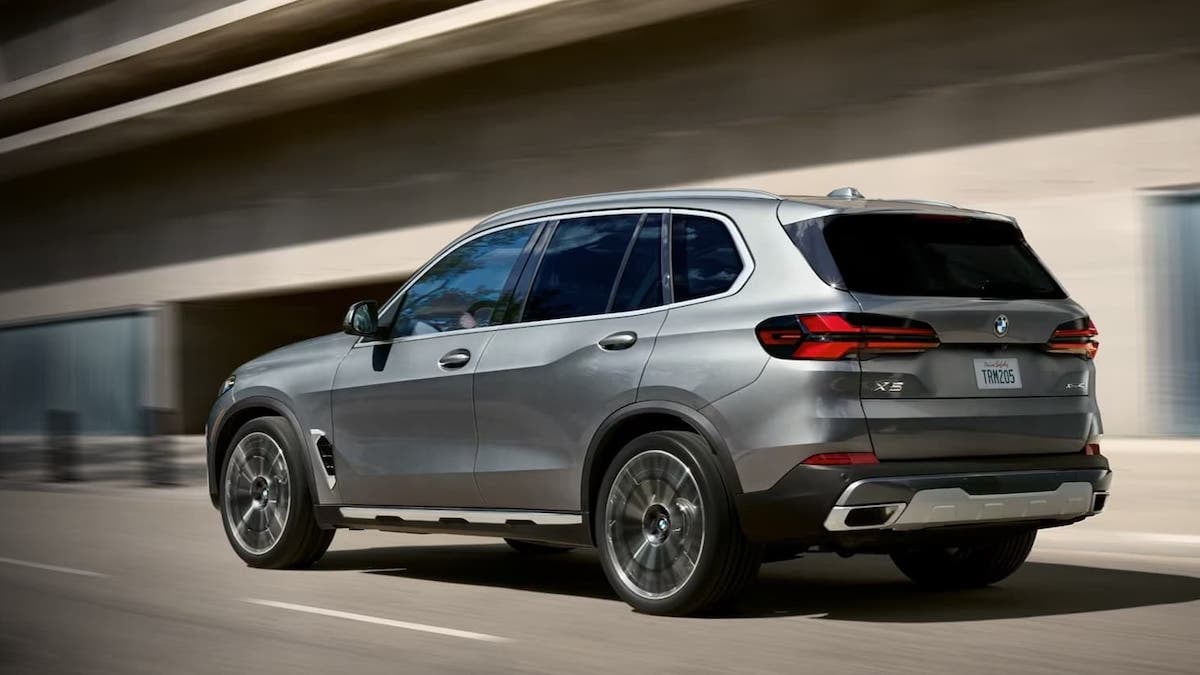 2024 BMW X5 rear view