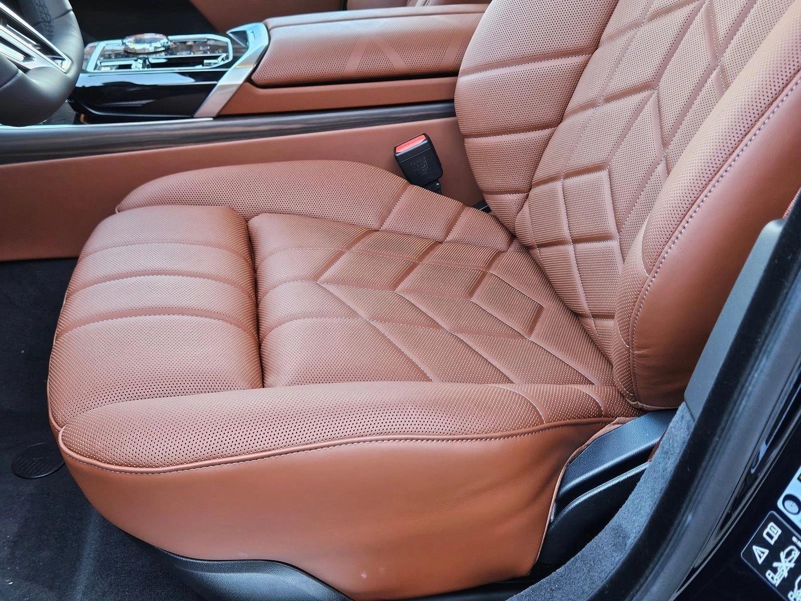 2025 BMW 7 Series 760i - Photo 4