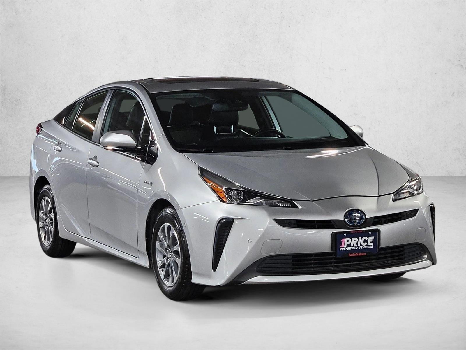 2019 Toyota Prius Limited photo 3