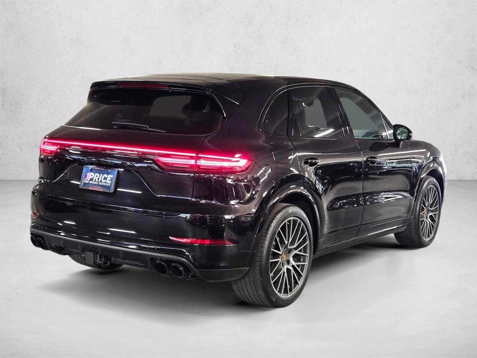 2021 Porsche Cayenne Turbo photo 3