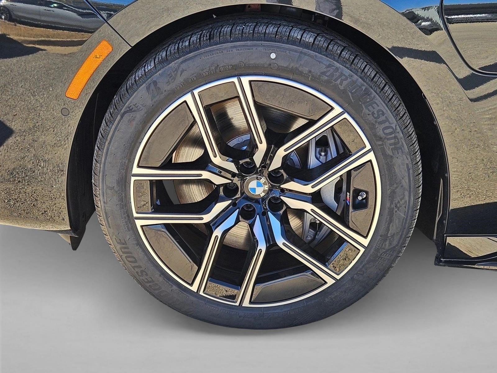 2025 BMW 7 Series 750e - Photo 10