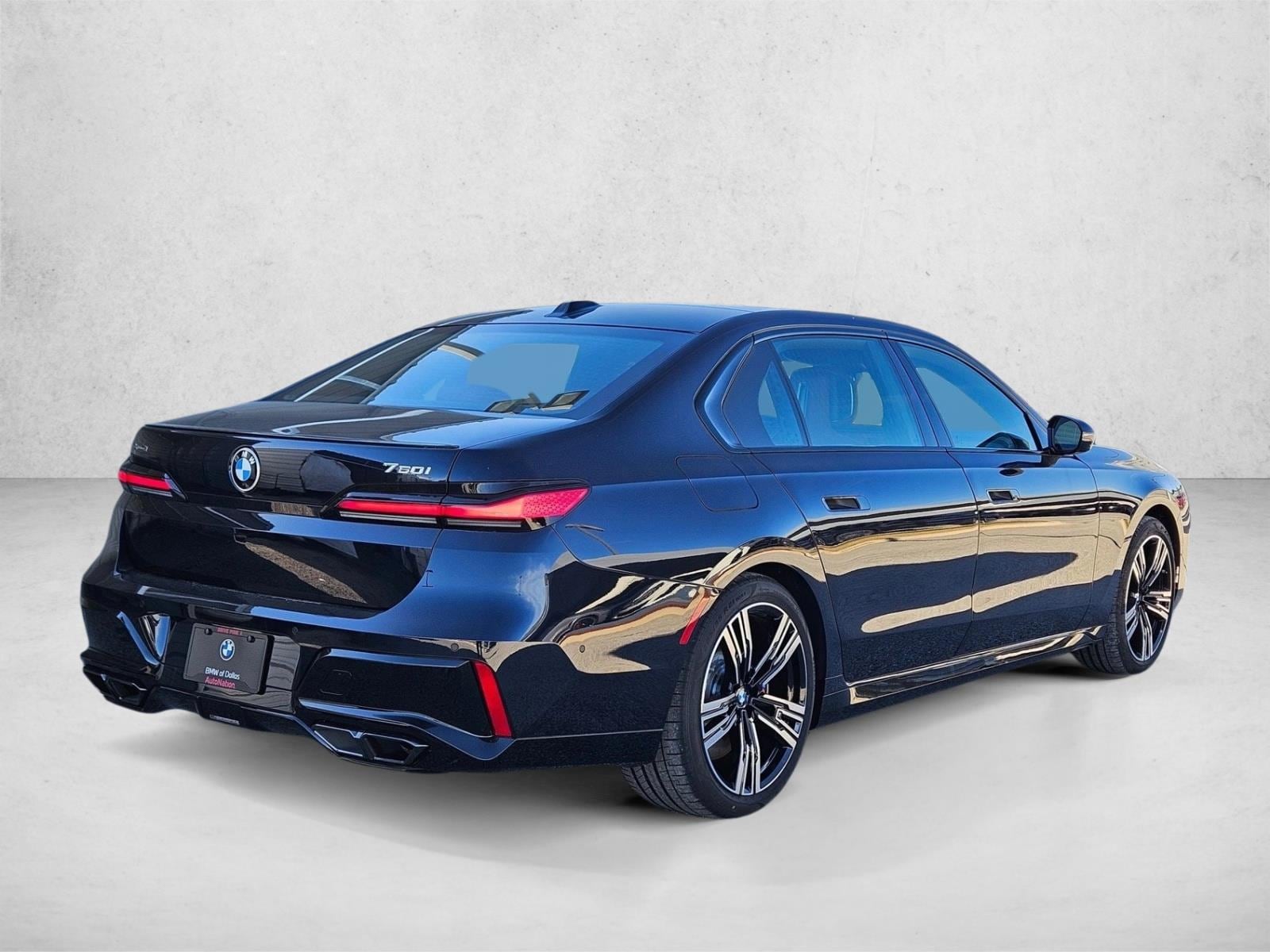 2025 BMW 7 Series 760i - Photo 2