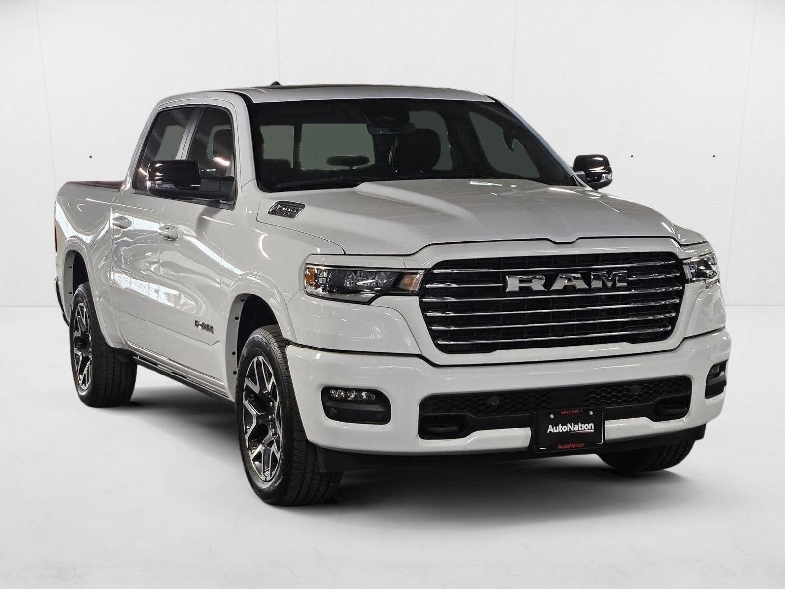 2025 Ram 1500 Laramie photo 3