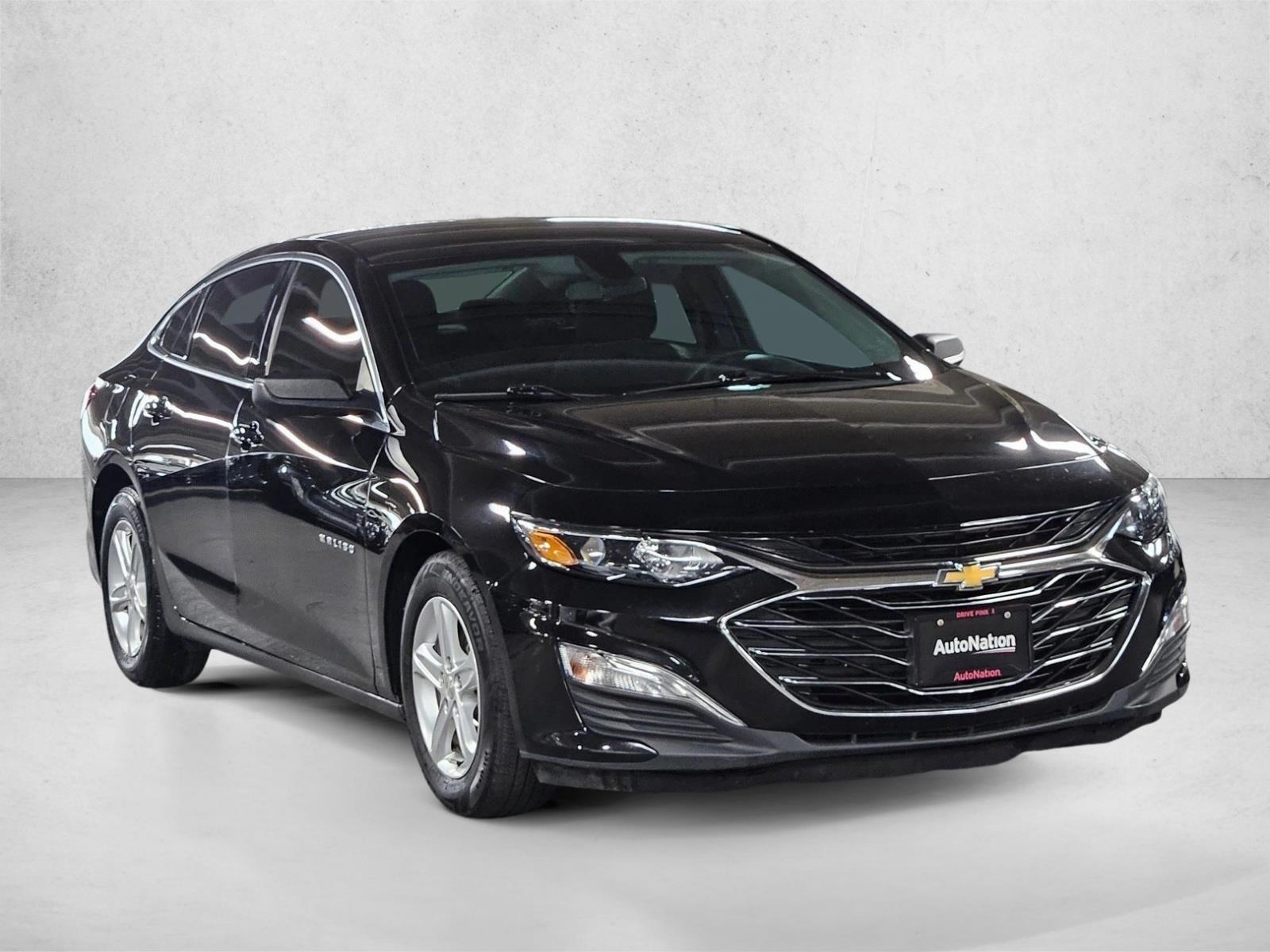 2019 Chevrolet Malibu LS photo 3