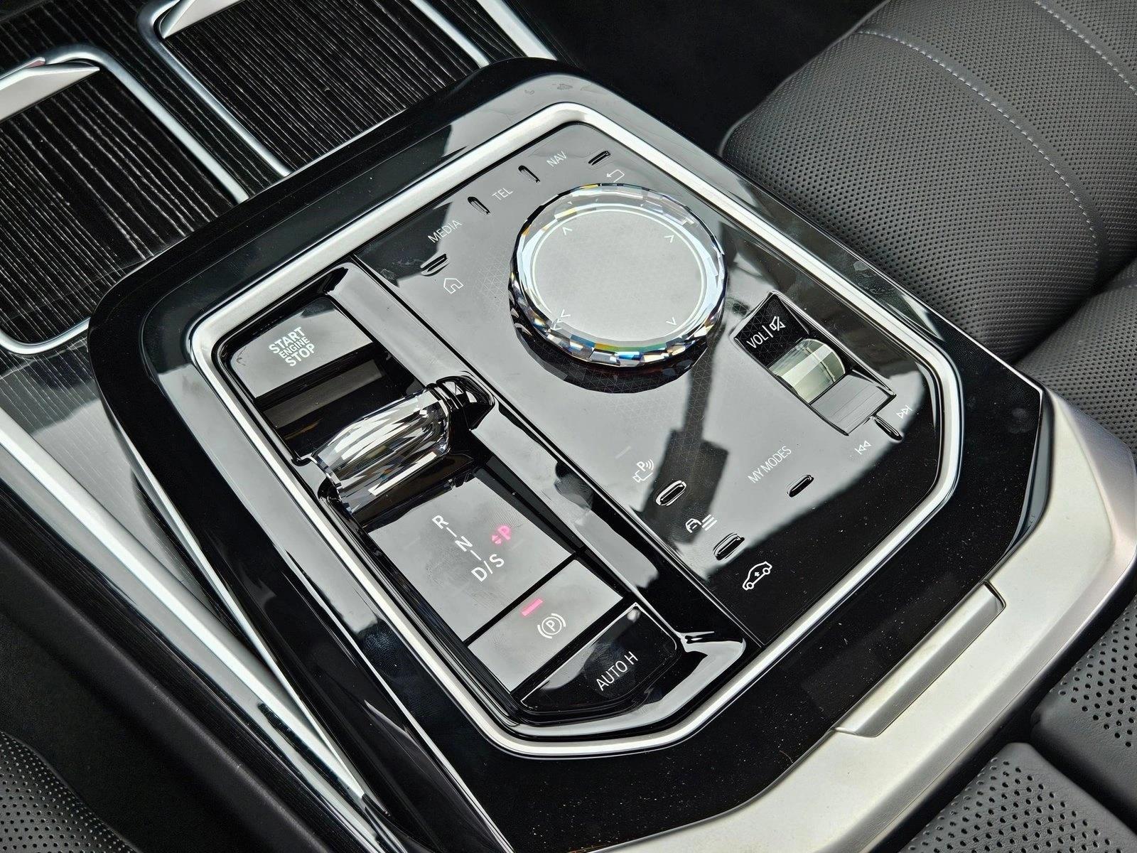 2025 BMW 7 Series 760i - Photo 11