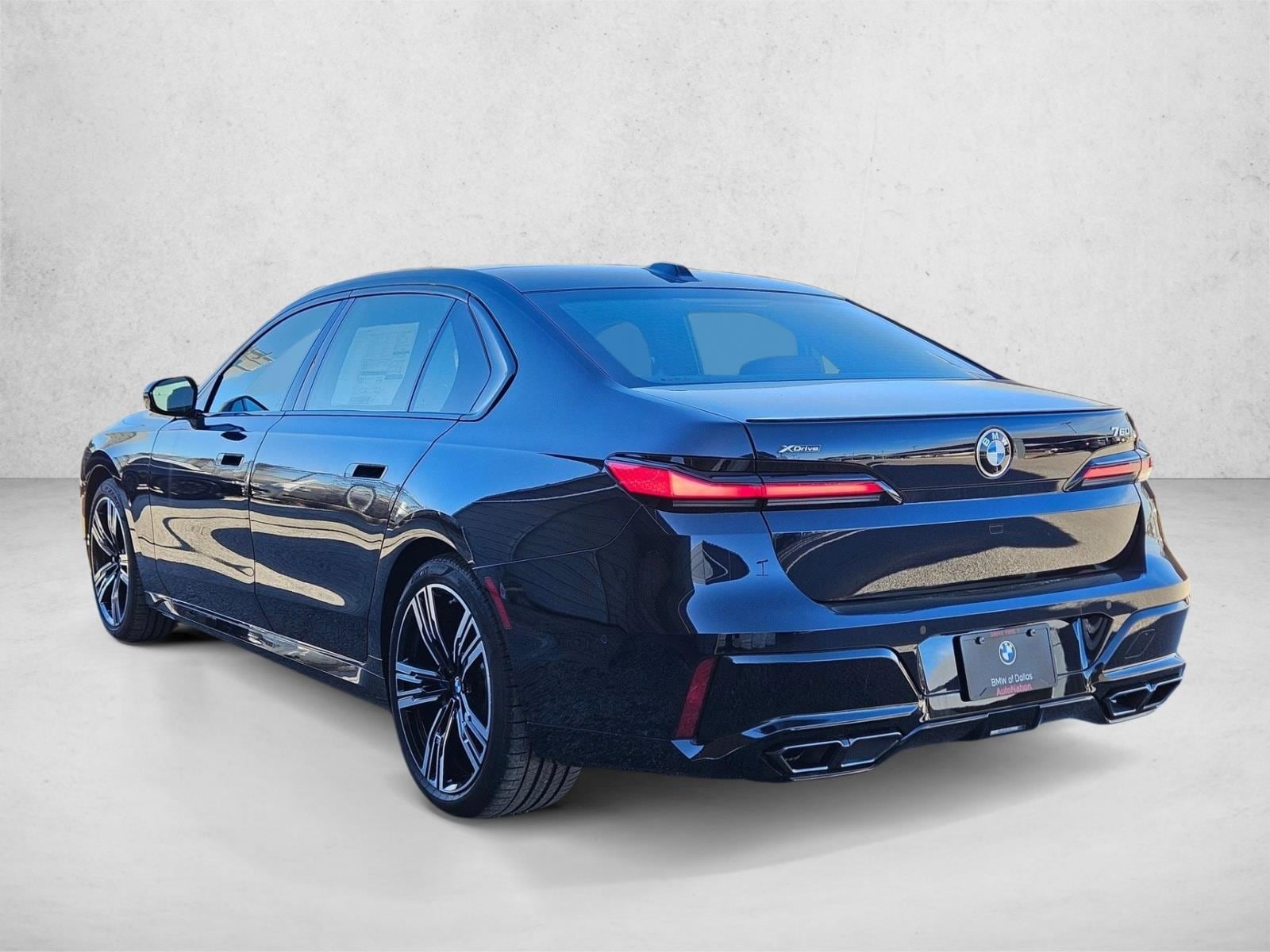 2025 BMW 7 Series 760i - Photo 8