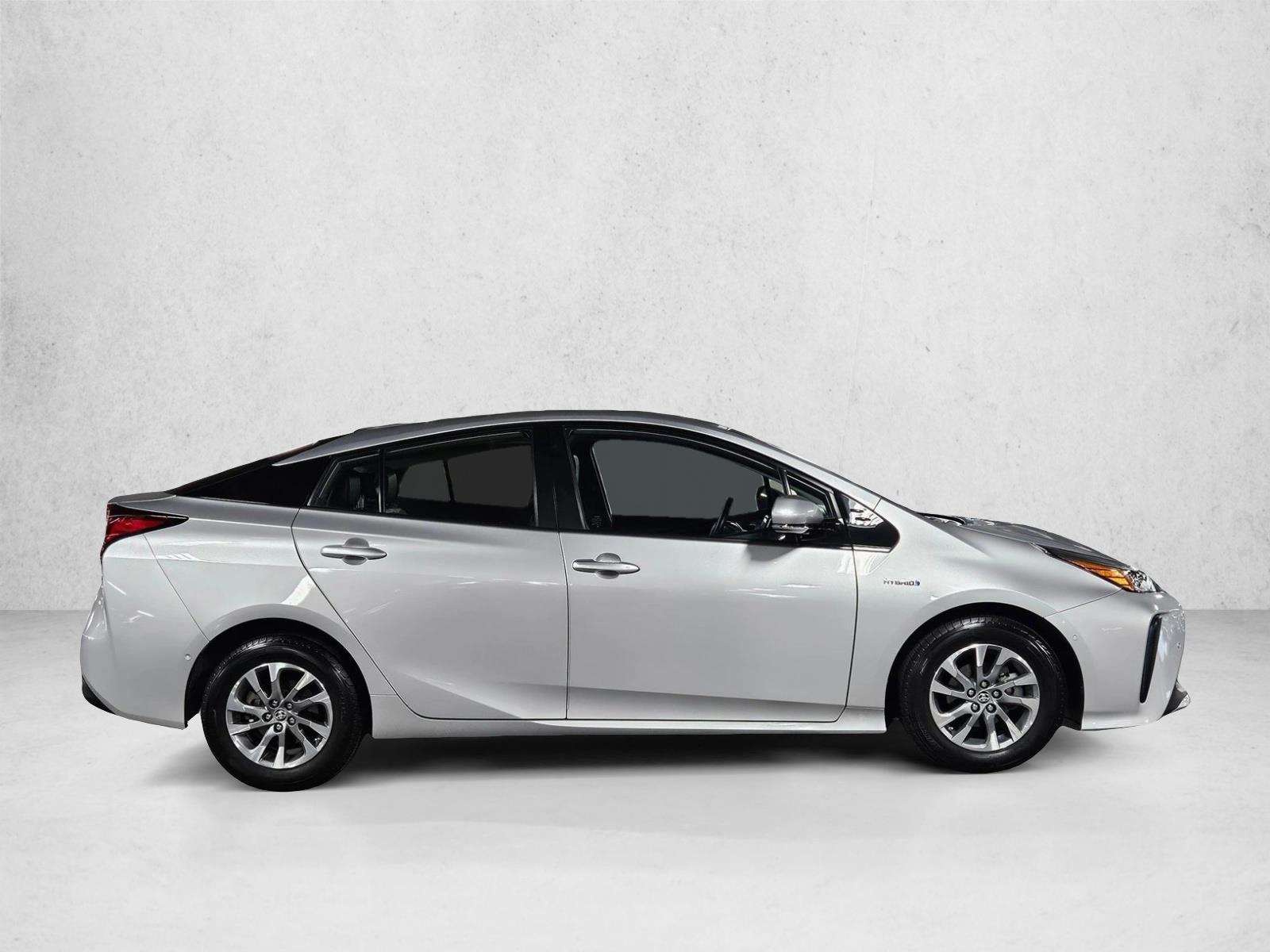 2019 Toyota Prius Limited photo 4