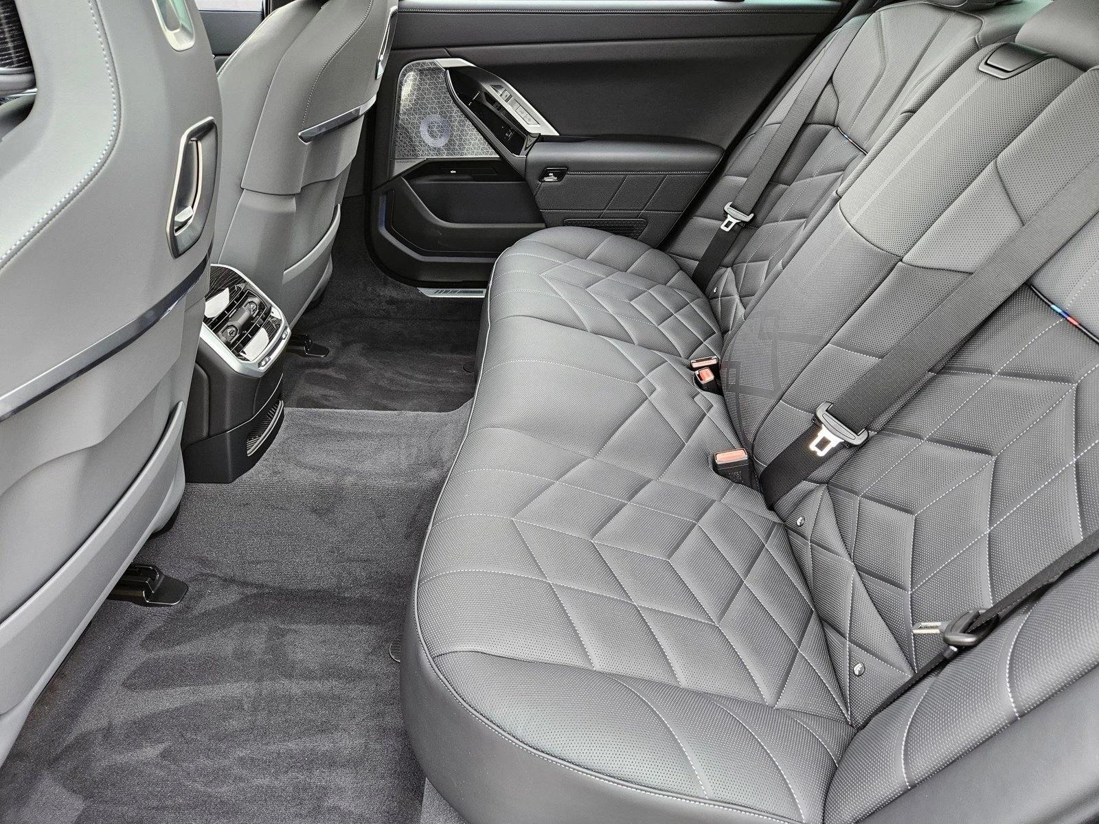 2025 BMW 7 Series 760i - Photo 14
