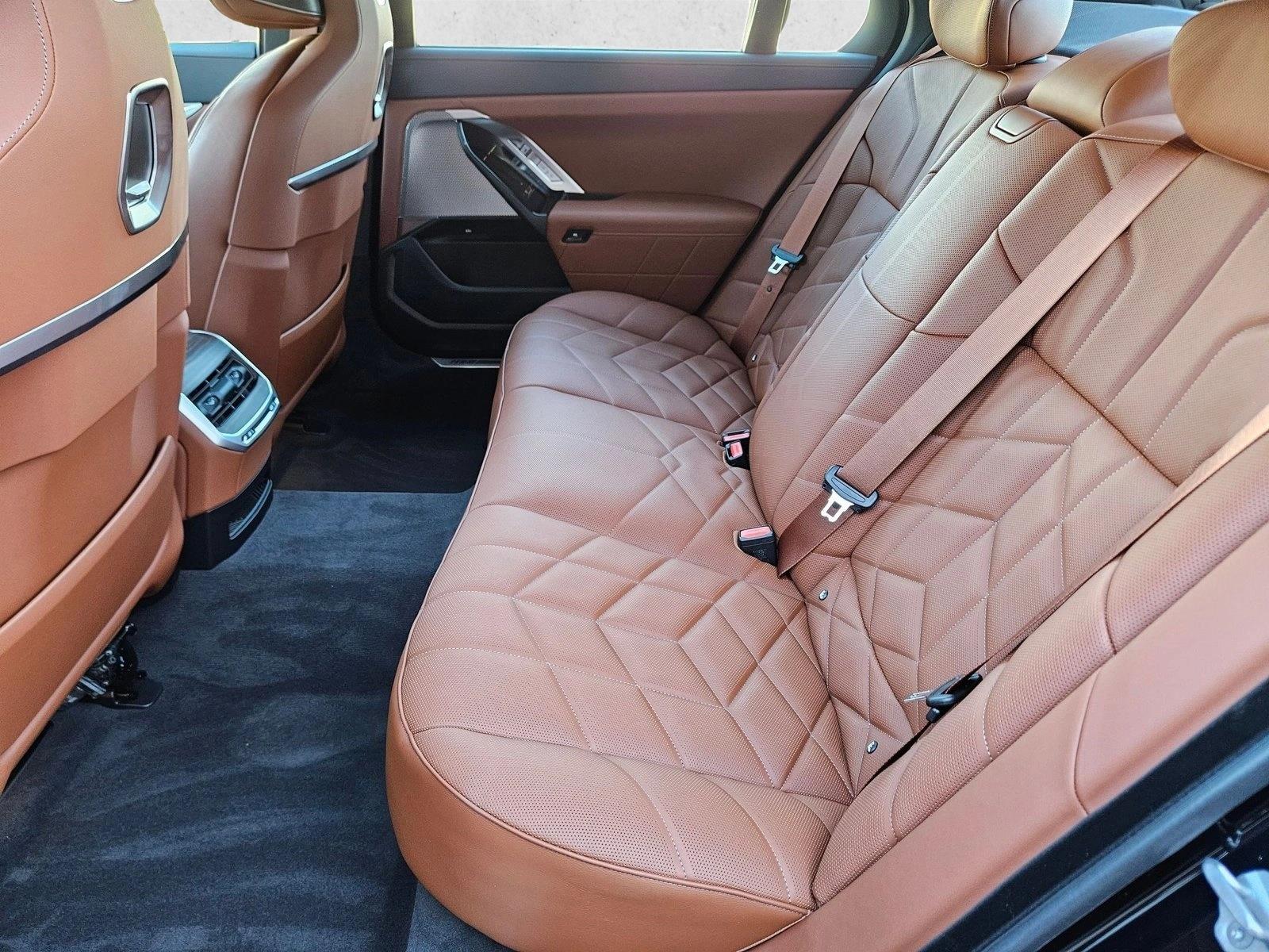 2025 BMW 7 Series 760i - Photo 15