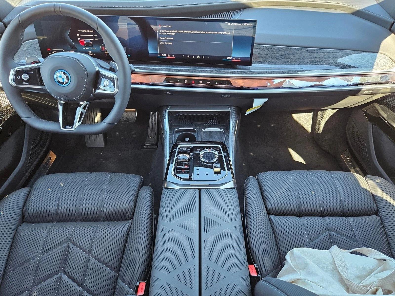 2025 BMW 7 Series 750e - Photo 11