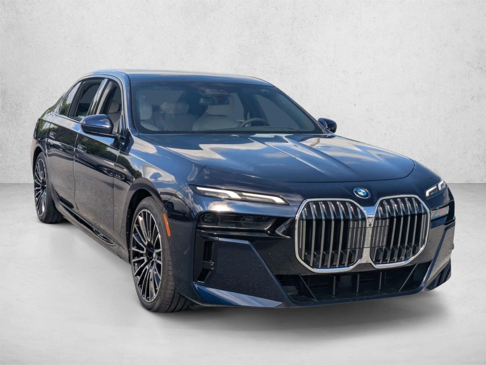 2026 BMW 7 Series 750e - Photo 6