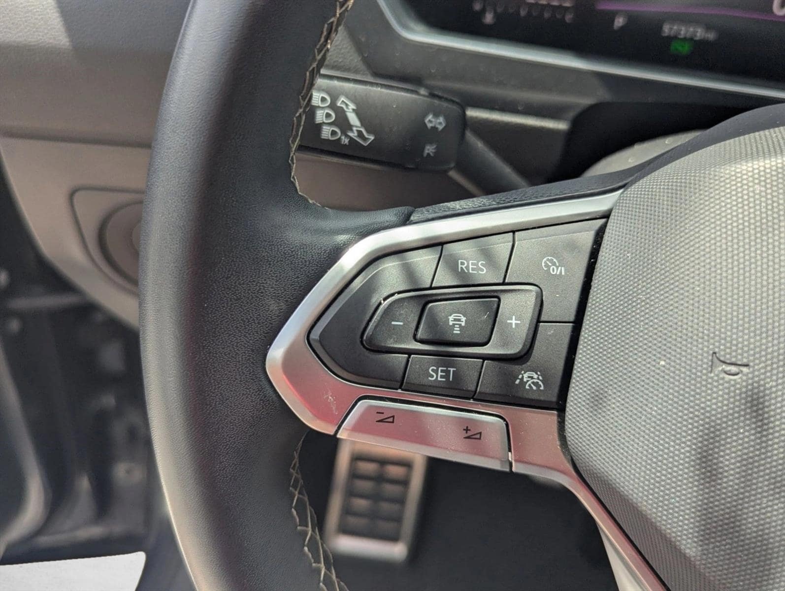 2023 Volkswagen Tiguan SE R-LINE BLACK - Photo 10