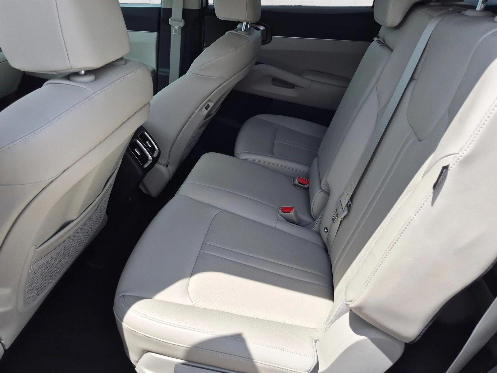 2025 Kia Sorento S - Photo 19