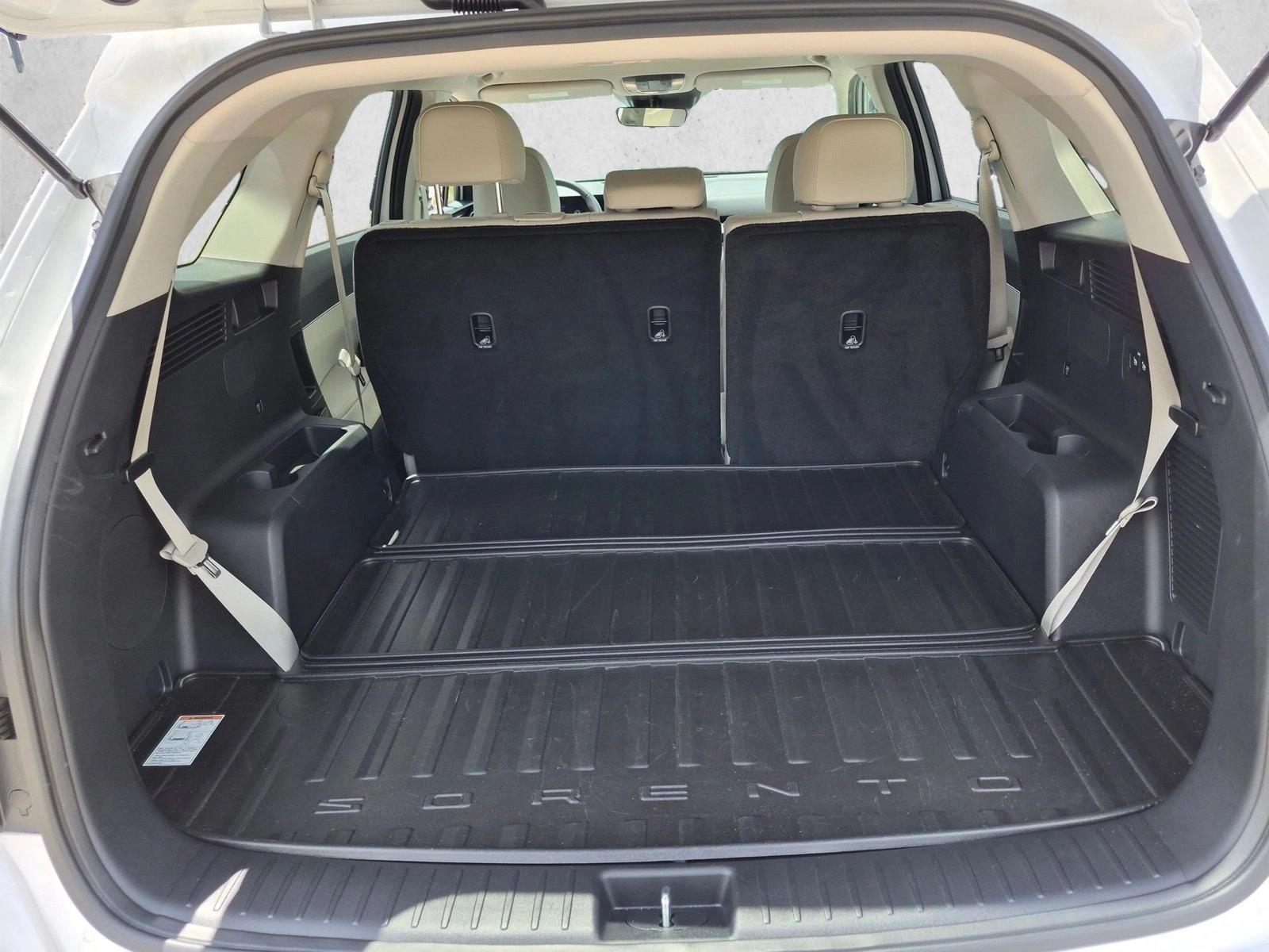 2025 Kia Sorento S - Photo 6