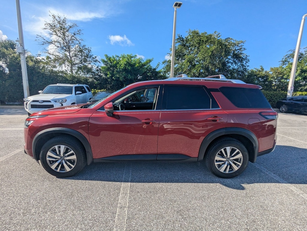 Used 2022 Nissan Pathfinder SL SUV