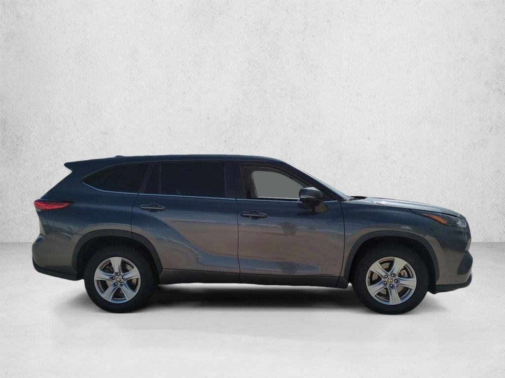 Used 2023 Toyota Highlander LE SUV