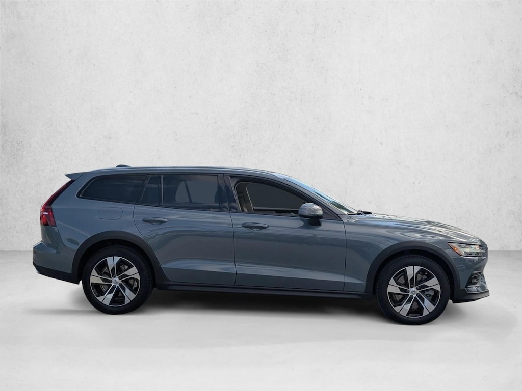 Used 2022 Volvo V60 Cross Country T5 AWD Wagon