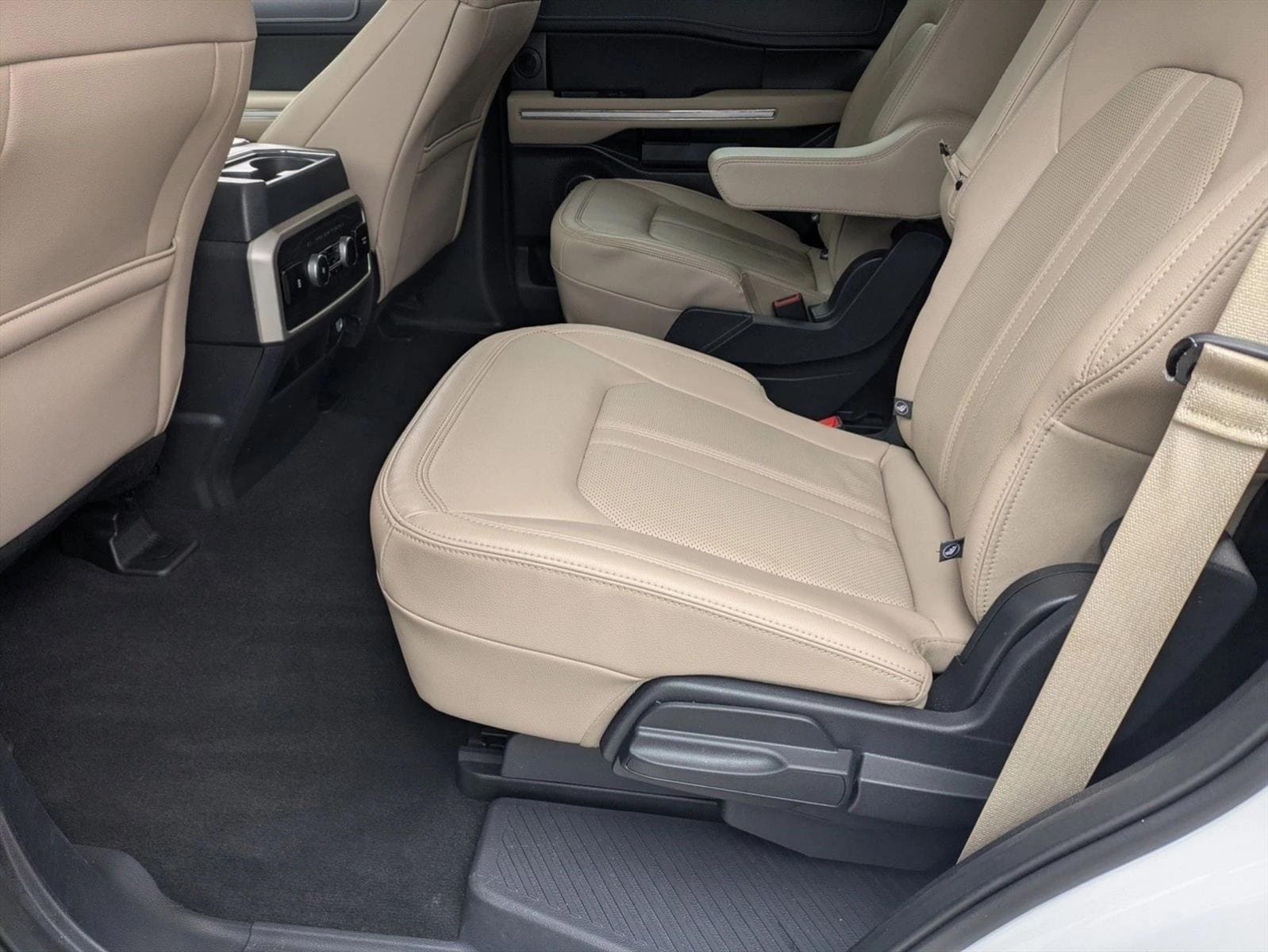 2024 Ford Expedition Limited - Photo 17