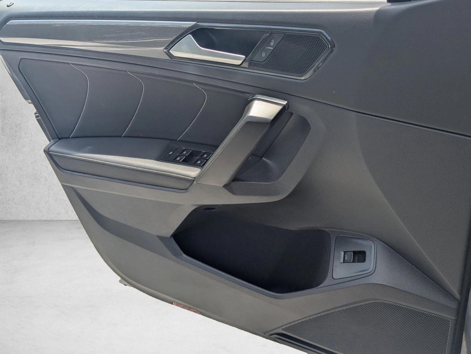 2023 Volkswagen Tiguan SE R-LINE BLACK - Photo 9