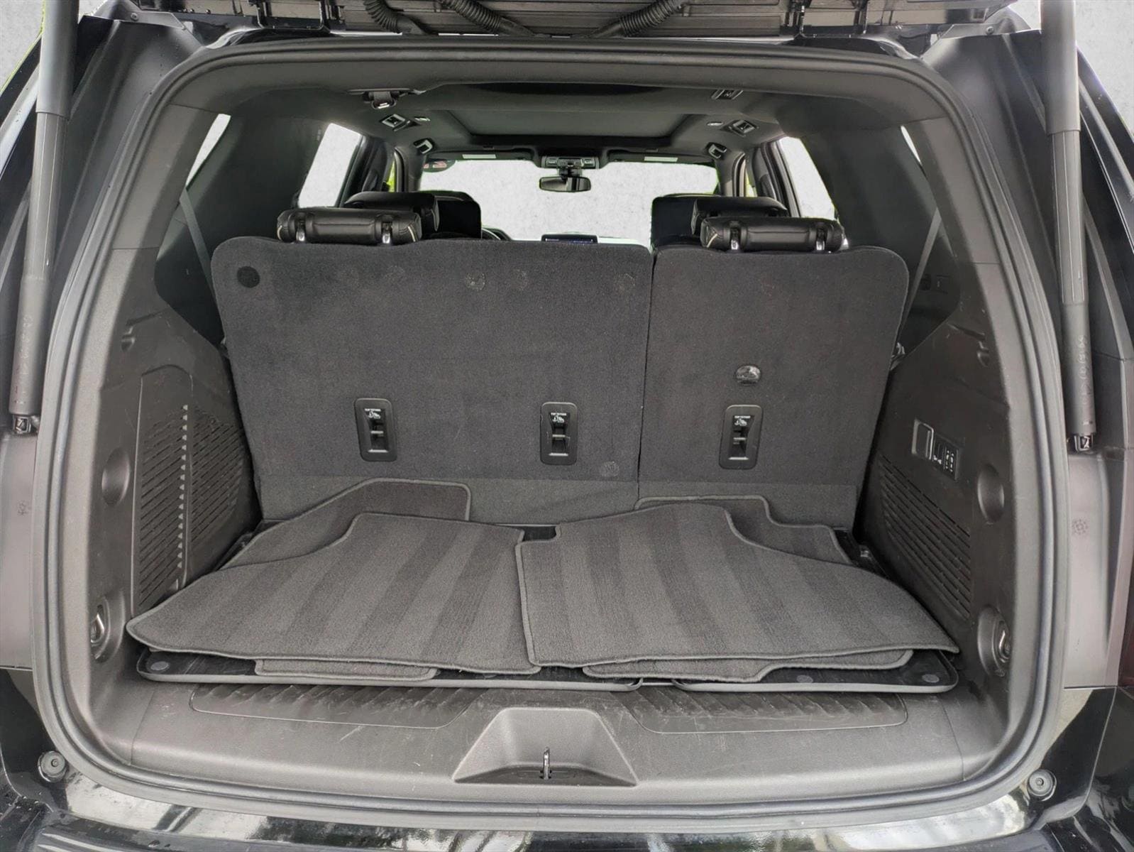 2021 GMC Yukon SLT - Photo 16