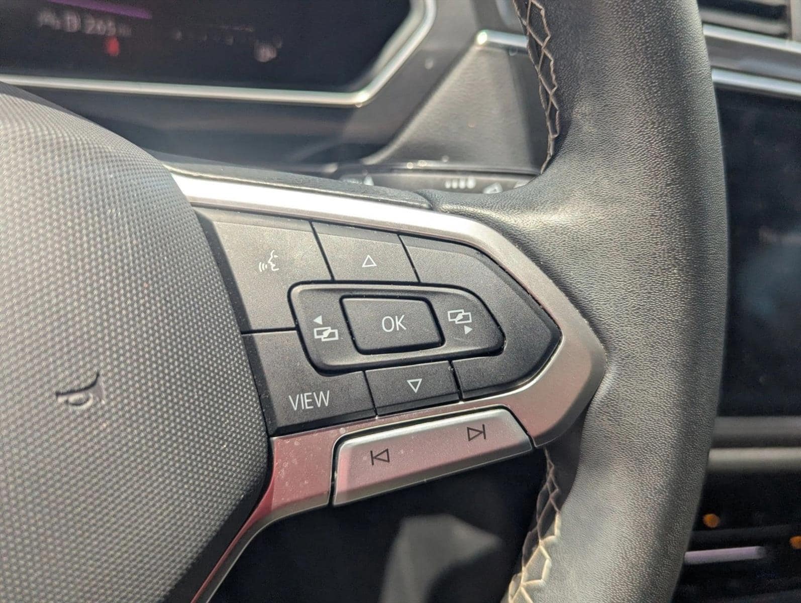 2023 Volkswagen Tiguan SE R-LINE BLACK - Photo 11