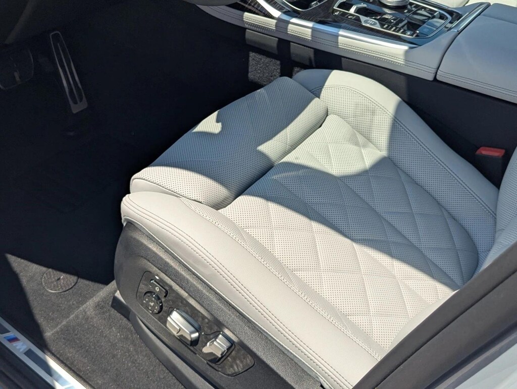 New 2027 BMW X7 xDrive40i SUV