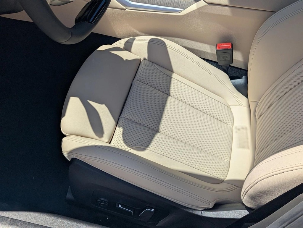 New 2025 BMW 330i  Sedan