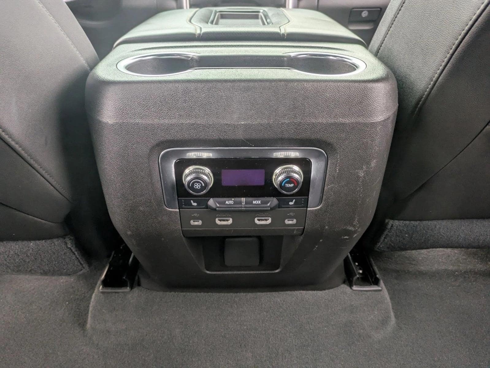 2021 GMC Yukon SLT - Photo 13