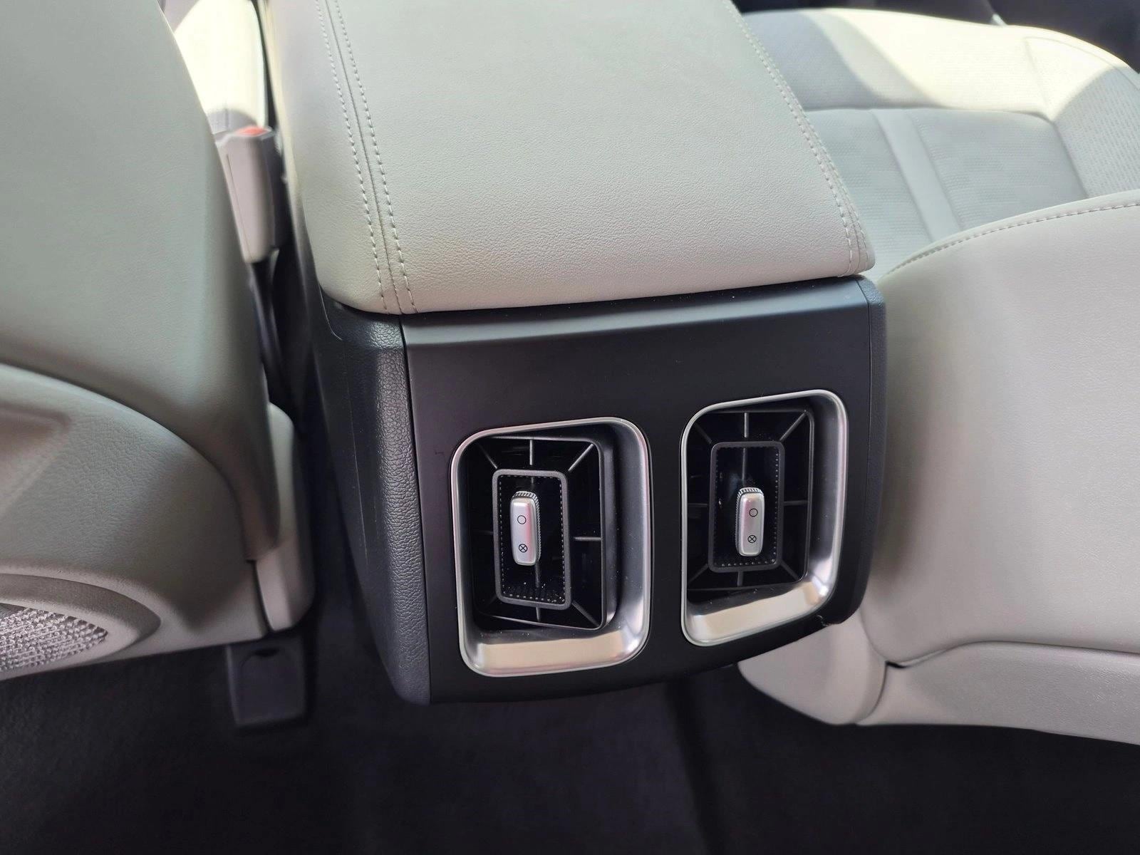 2025 Kia Sorento S - Photo 17