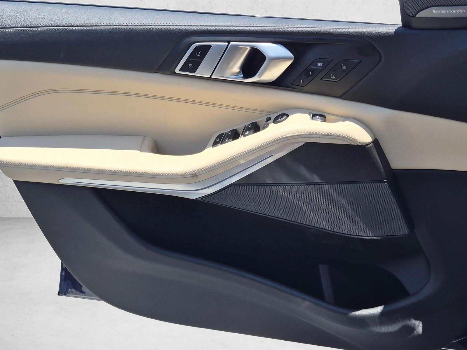 2021 BMW X5 M50i - Photo 11