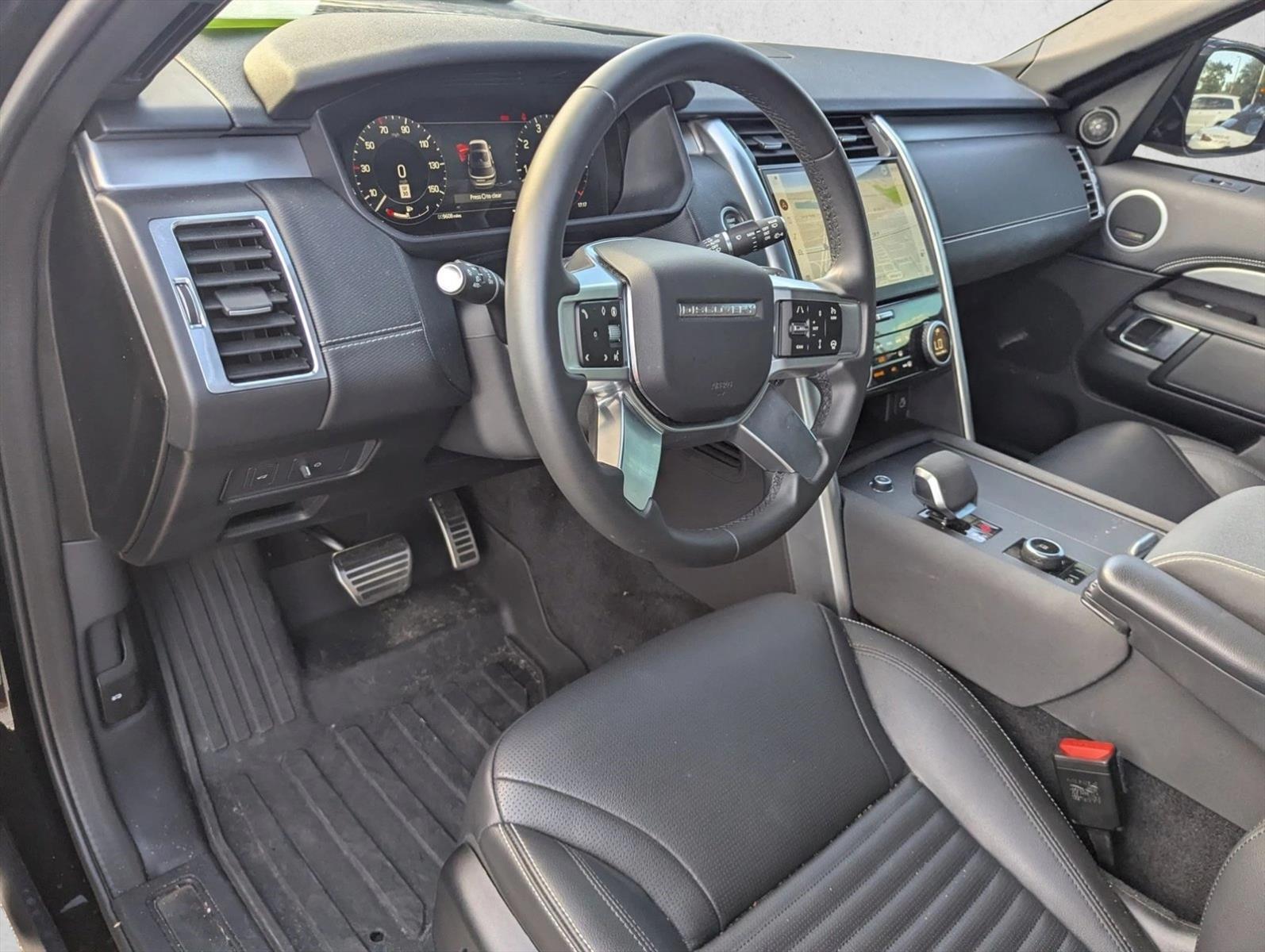 2025 Land Rover Discovery P360 Dynamic SE photo 4