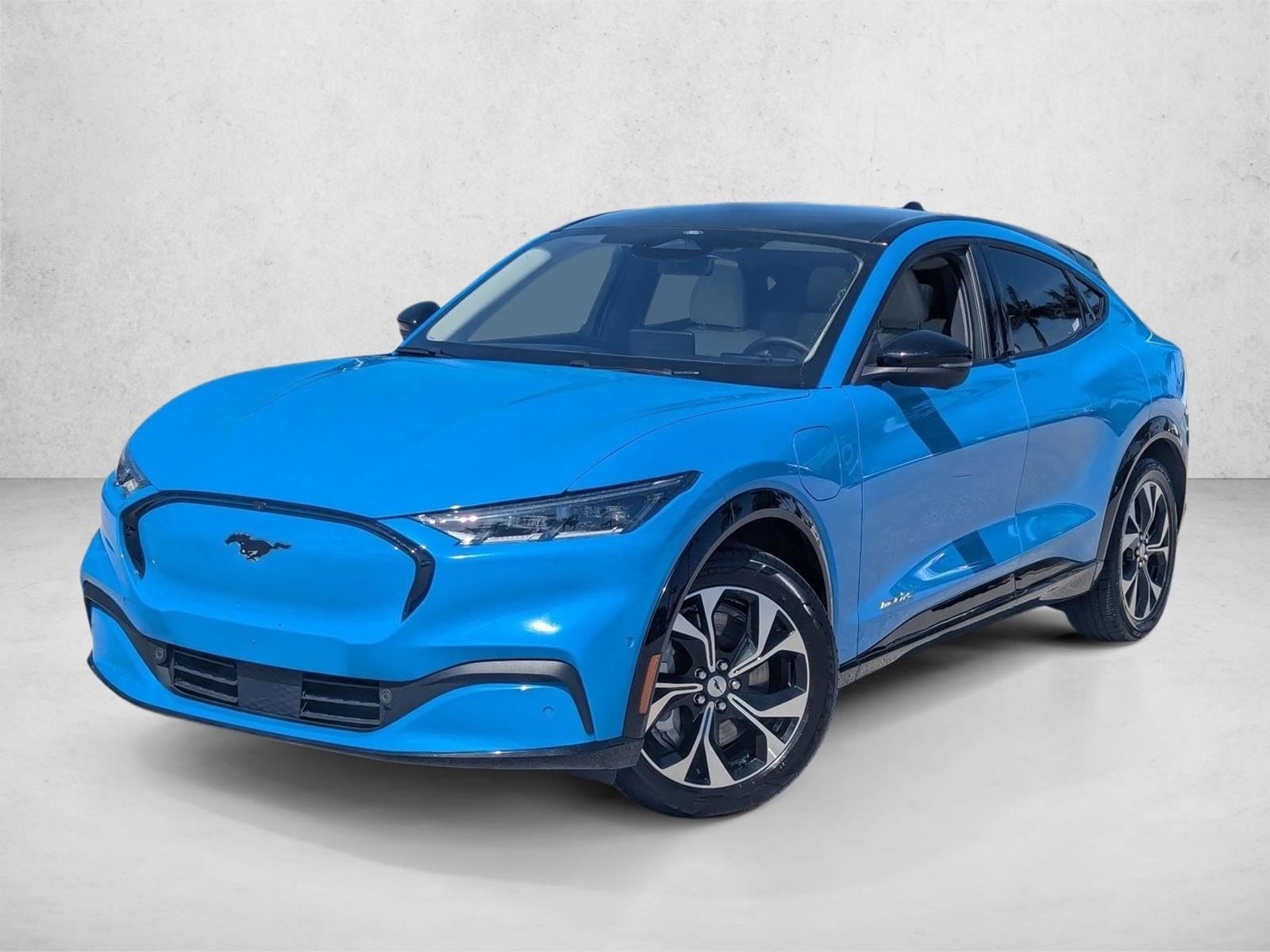 2023 Ford Mustang-Mach-e Premium's photo