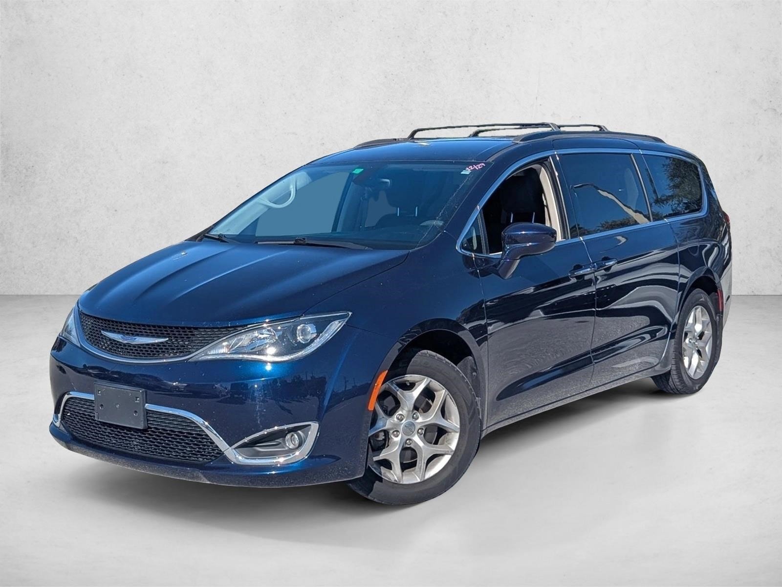 2018 Chrysler Pacifica Touring Plus's photo
