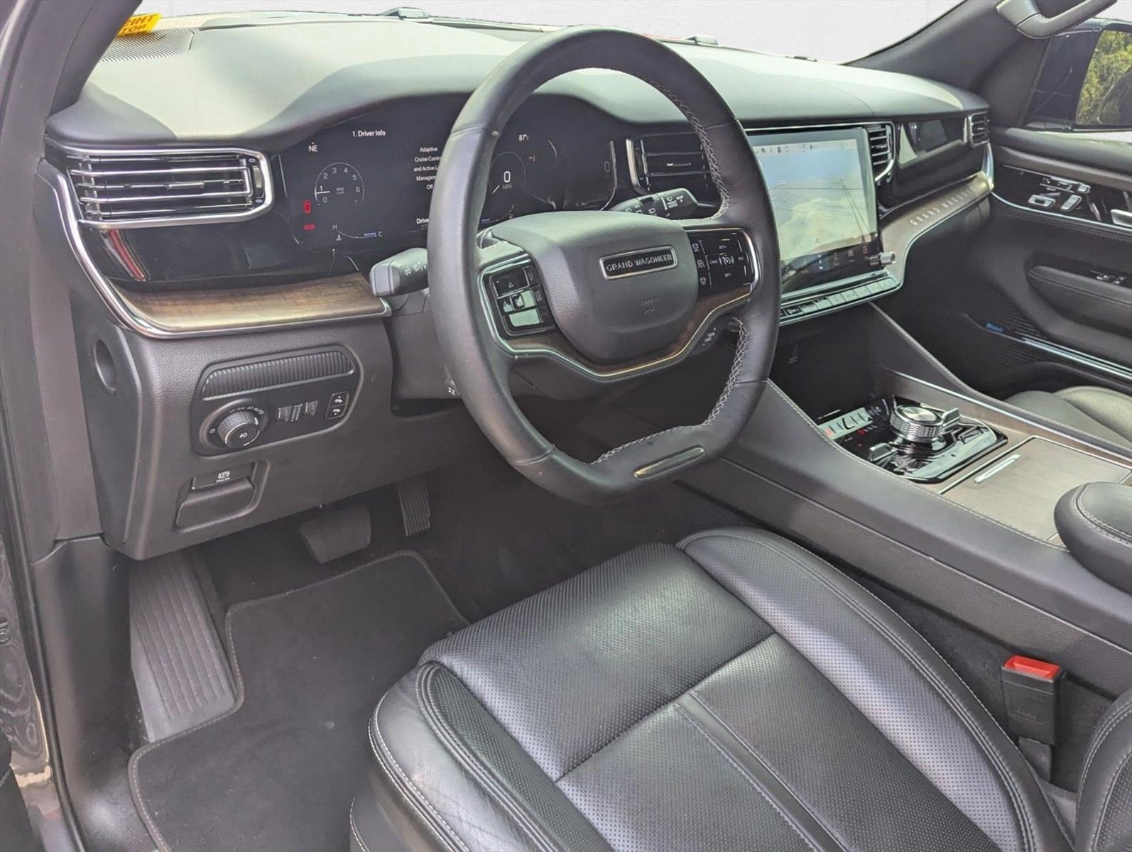 2023 Jeep Grand Wagoneer Base photo 3